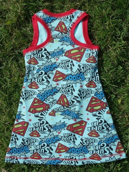 "Super Girl" Whitney Rückansicht