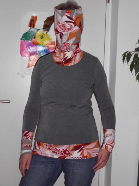 Ottobre-Shirt mit Maxikragen